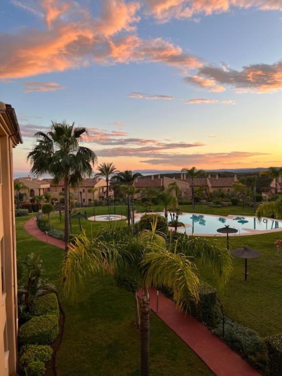 Wonderful 3-bedroom apartment with garden and amazing views Hacienda Senorio Cifuentes Marbella