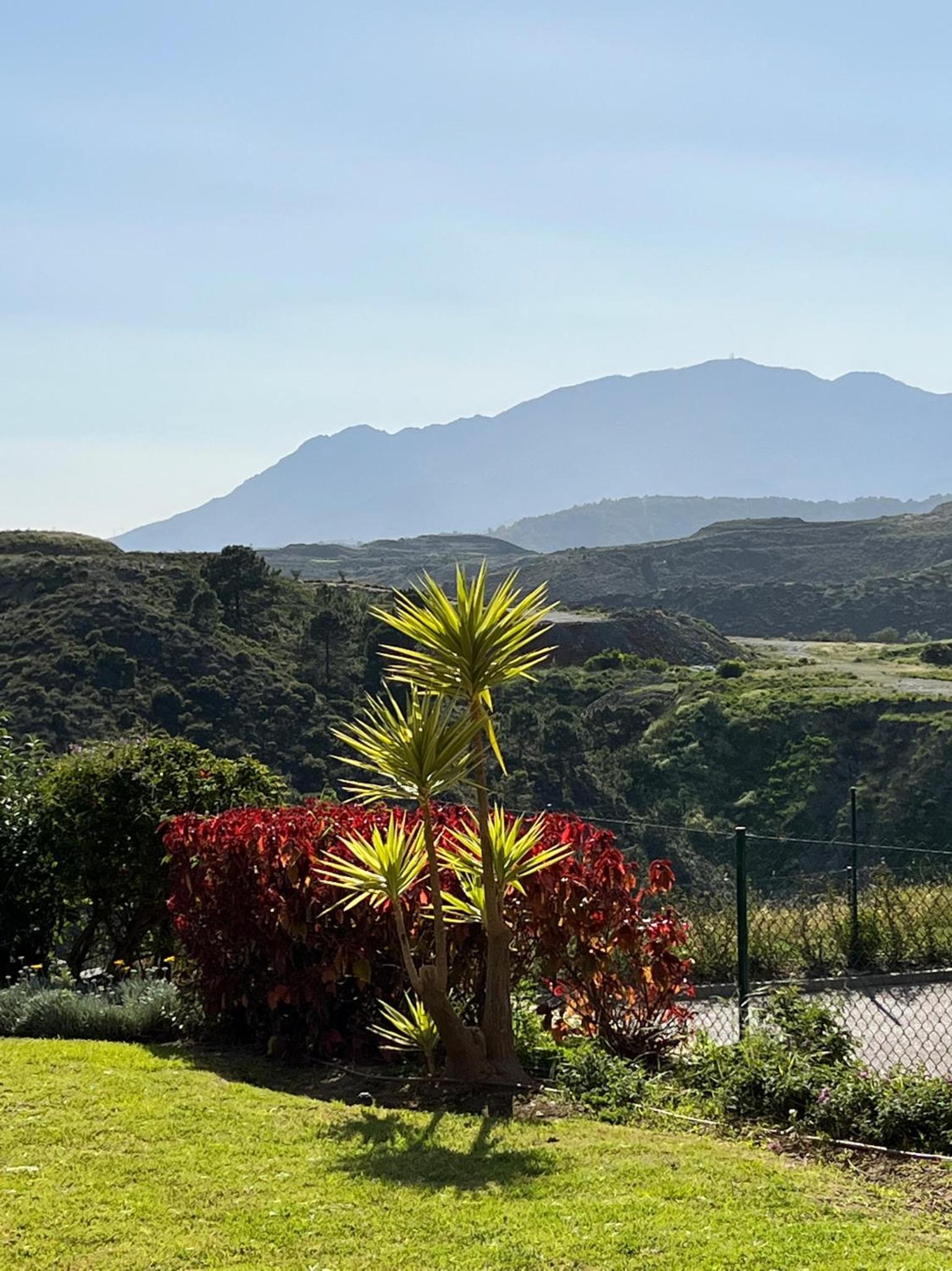 Wonderful 3-bedroom apartment with garden and amazing views Hacienda Senorio Cifuentes Marbella