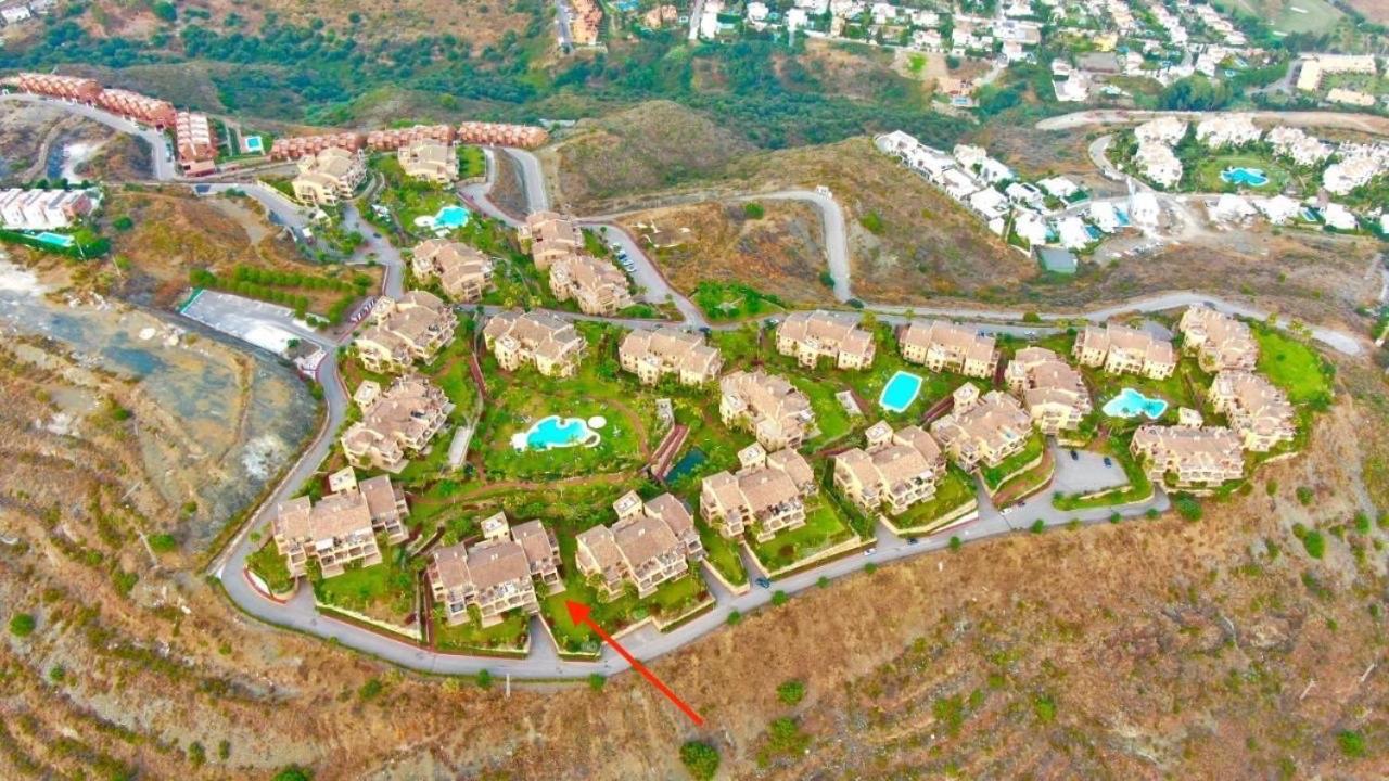 Wonderful 3-bedroom apartment with garden and amazing views Hacienda Senorio Cifuentes Marbella