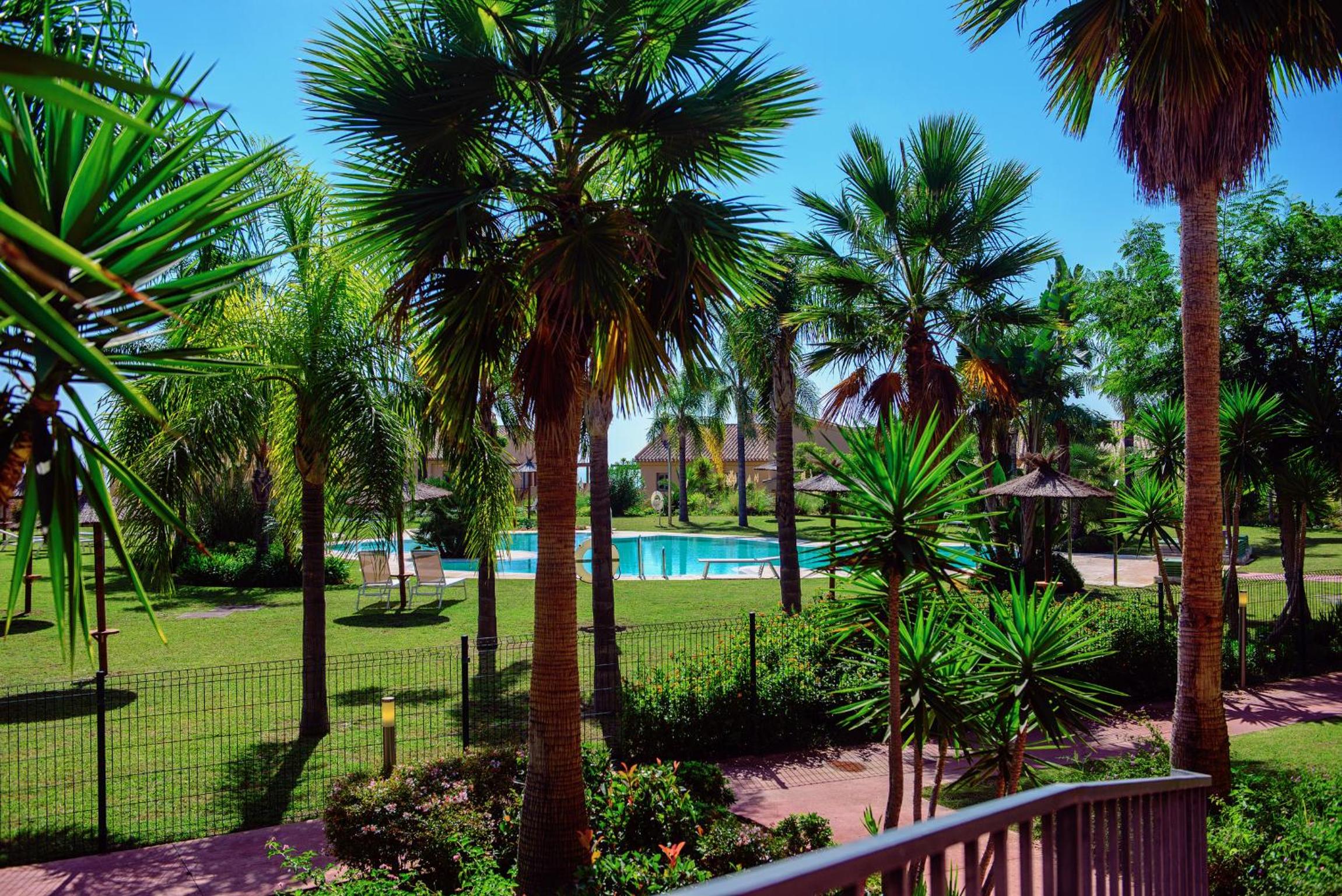 Wonderful 3-bedroom apartment with garden and amazing views Hacienda Senorio Cifuentes Marbella