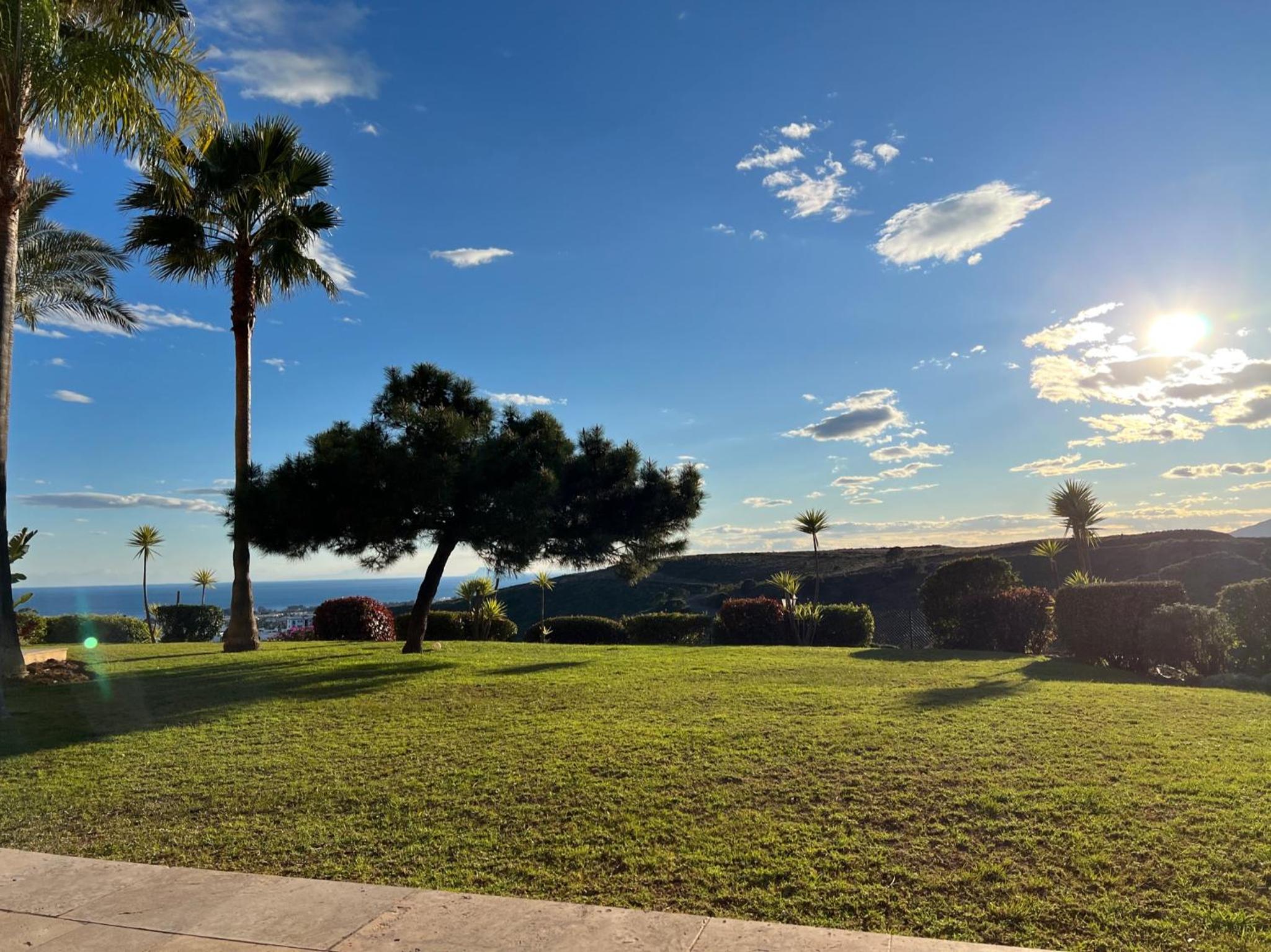 Wonderful 3-bedroom apartment with garden and amazing views Hacienda Senorio Cifuentes Marbella