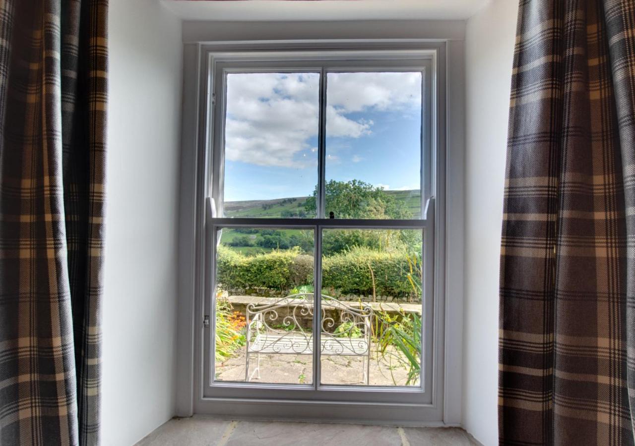 2 Bed in Low Row oc-ds059
