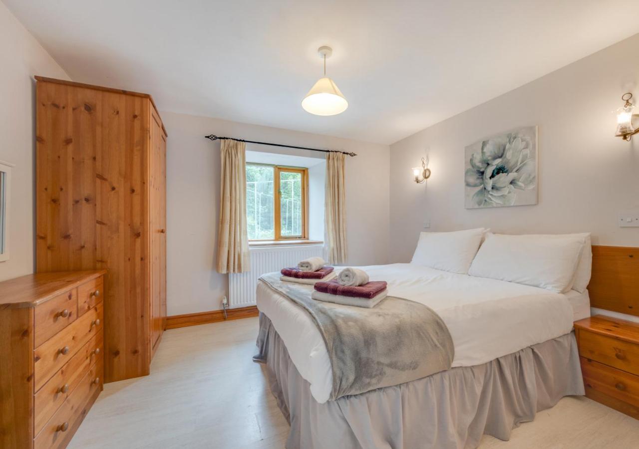 6 Bed in Tosside Near Settle oc-ds102