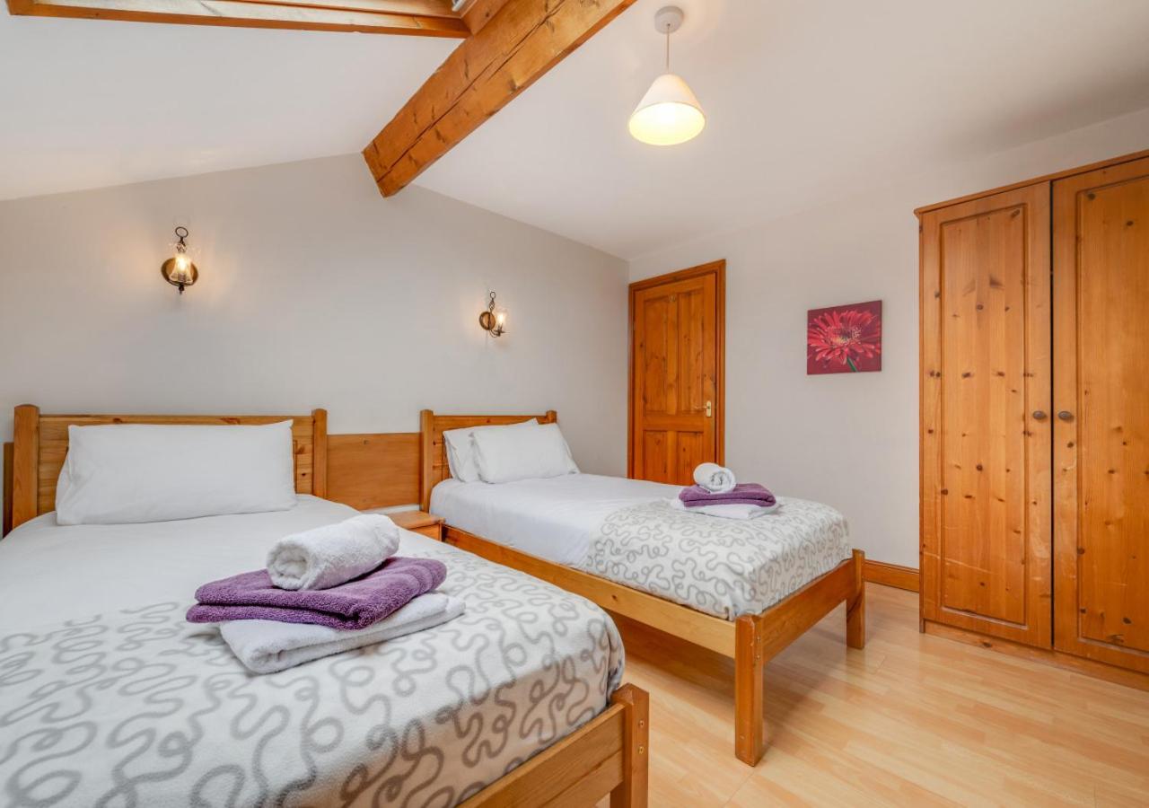 6 Bed in Tosside Near Settle oc-ds102