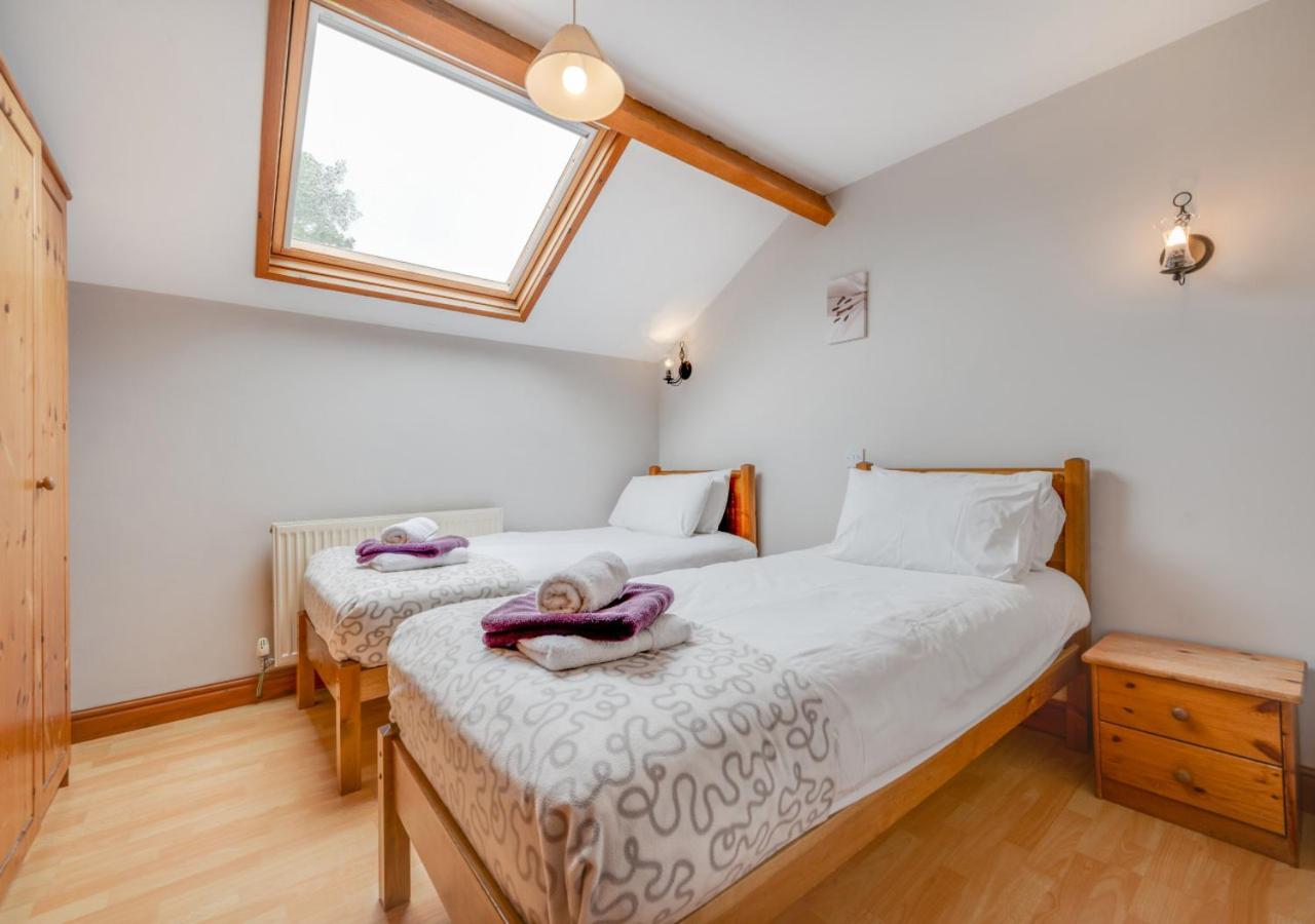6 Bed in Tosside Near Settle oc-ds102