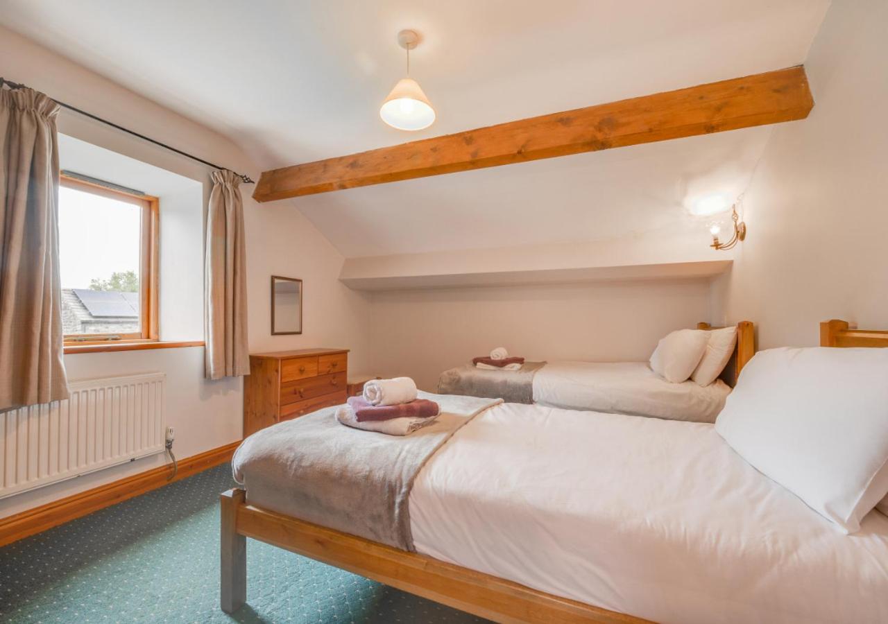 6 Bed in Tosside Near Settle oc-ds102
