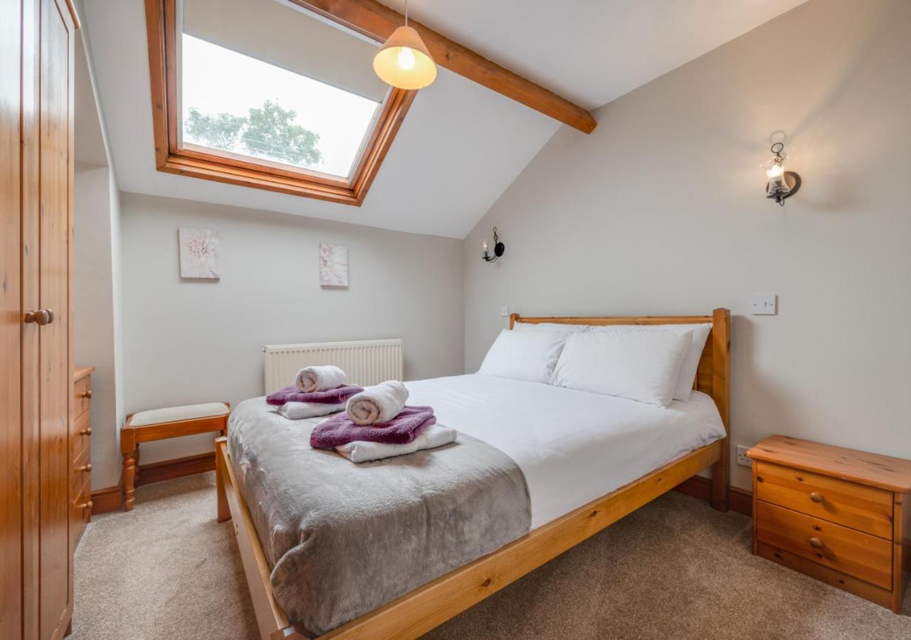 6 Bed in Tosside Near Settle oc-ds102