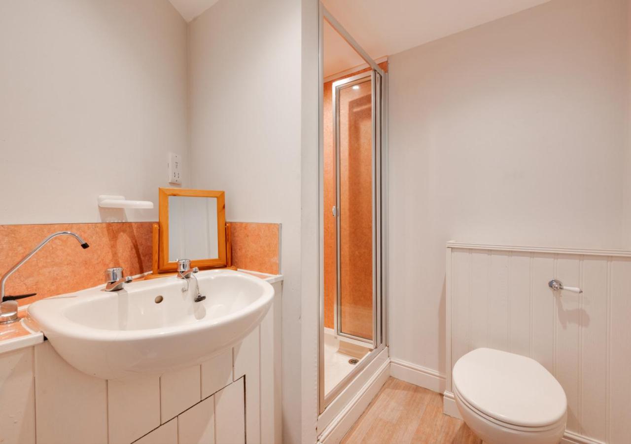 6 Bed in Tosside Near Settle oc-ds102