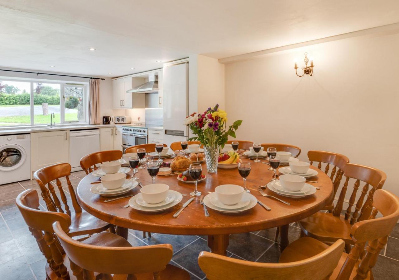 6 Bed in Tosside Near Settle oc-ds102