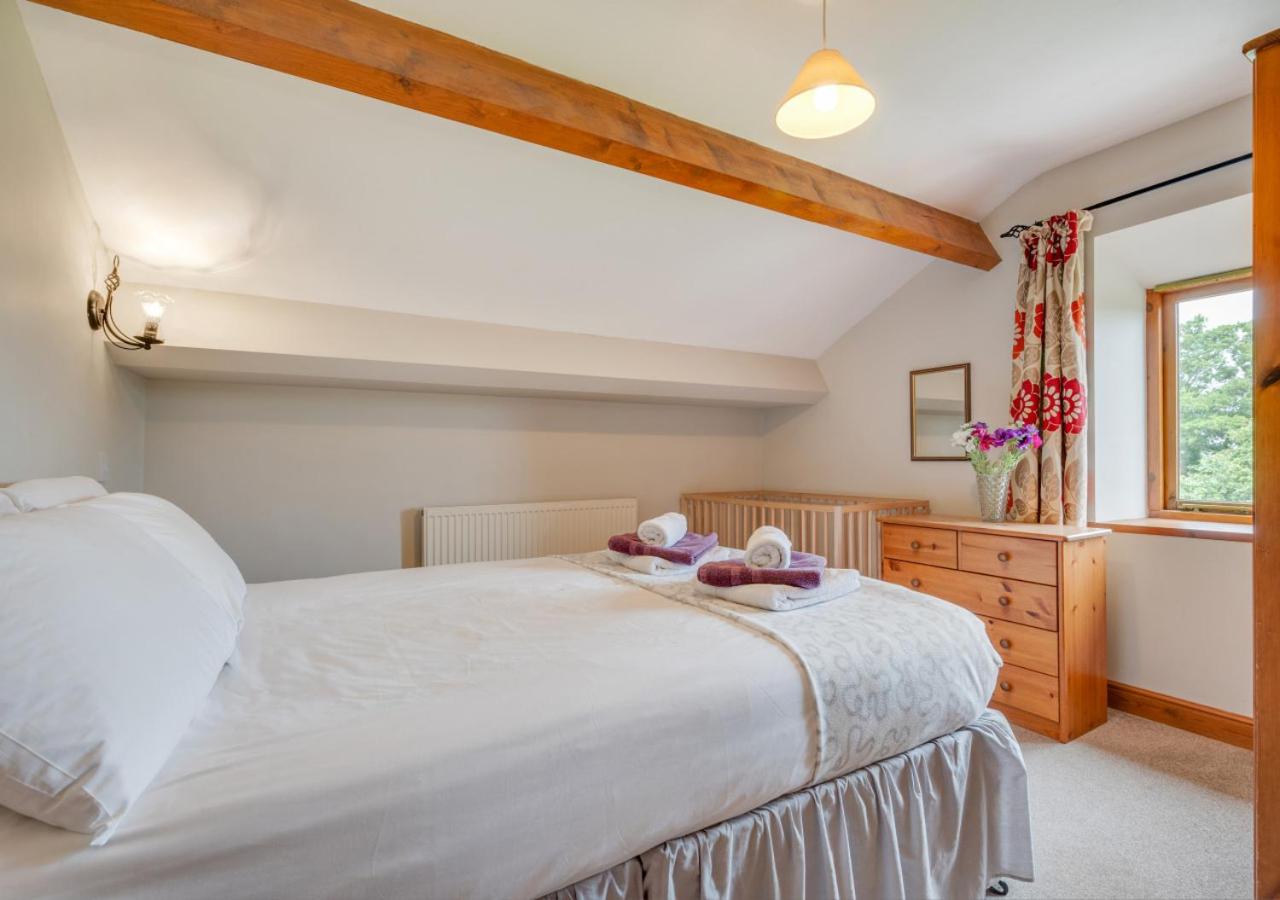 6 Bed in Tosside Near Settle oc-ds102