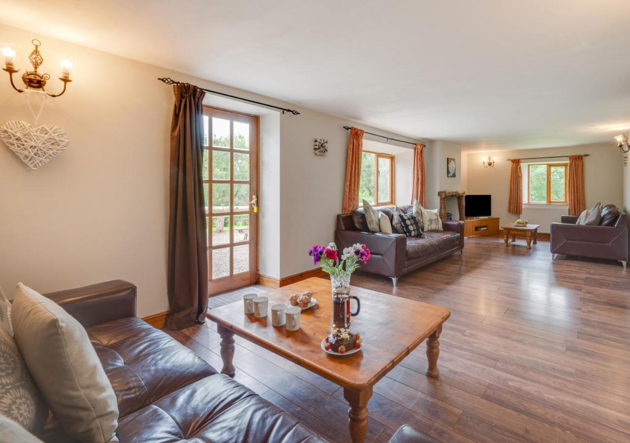6 Bed in Tosside Near Settle oc-ds102