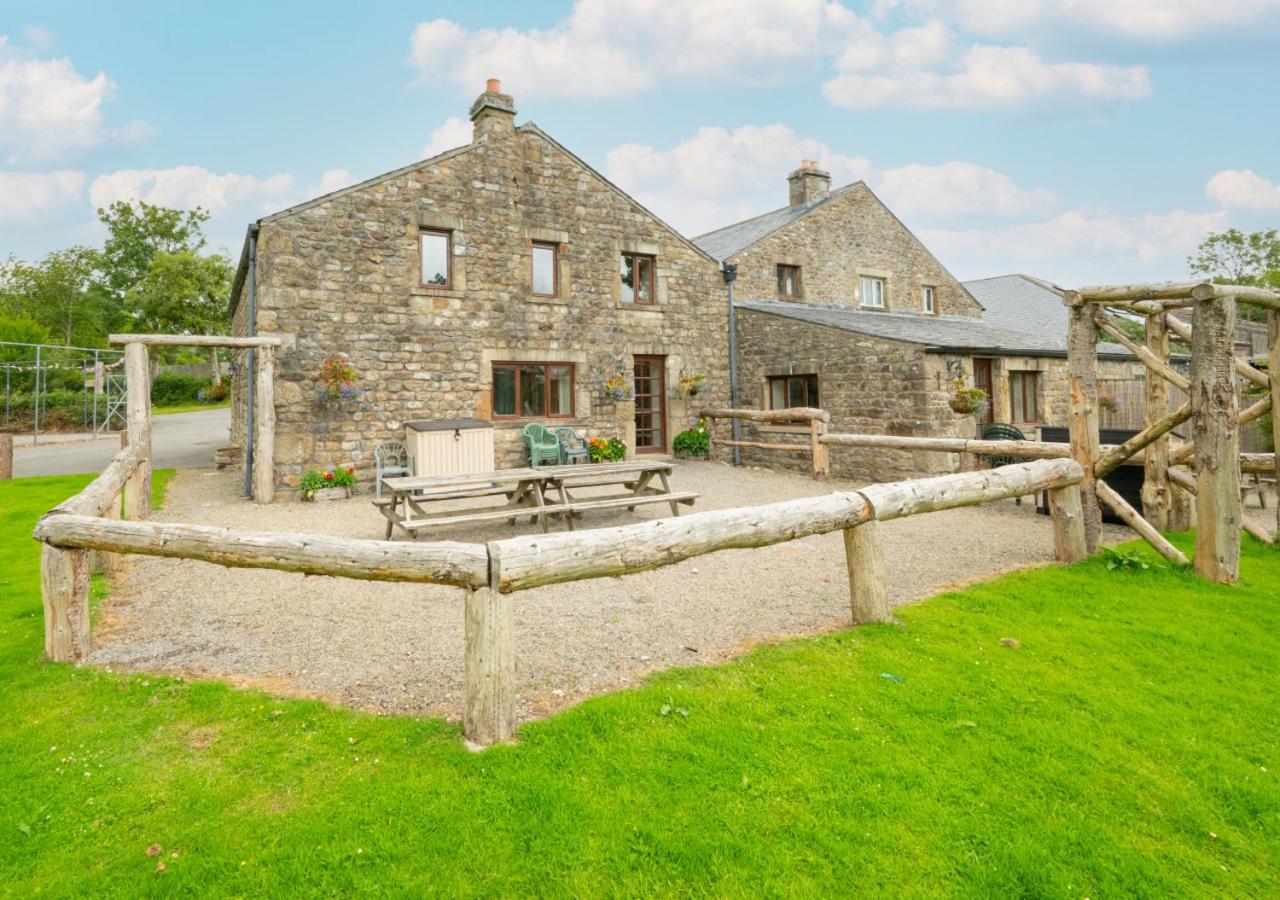 6 Bed in Tosside Near Settle oc-ds102