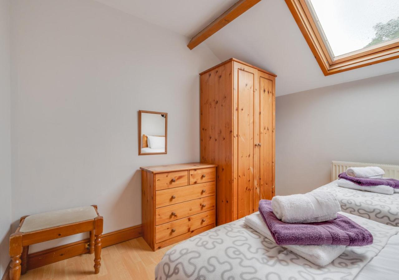 6 Bed in Tosside Near Settle oc-ds102