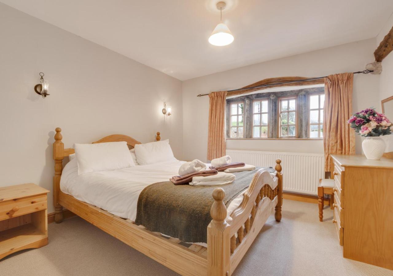 6 Bed in Tosside Near Settle oc-ds101