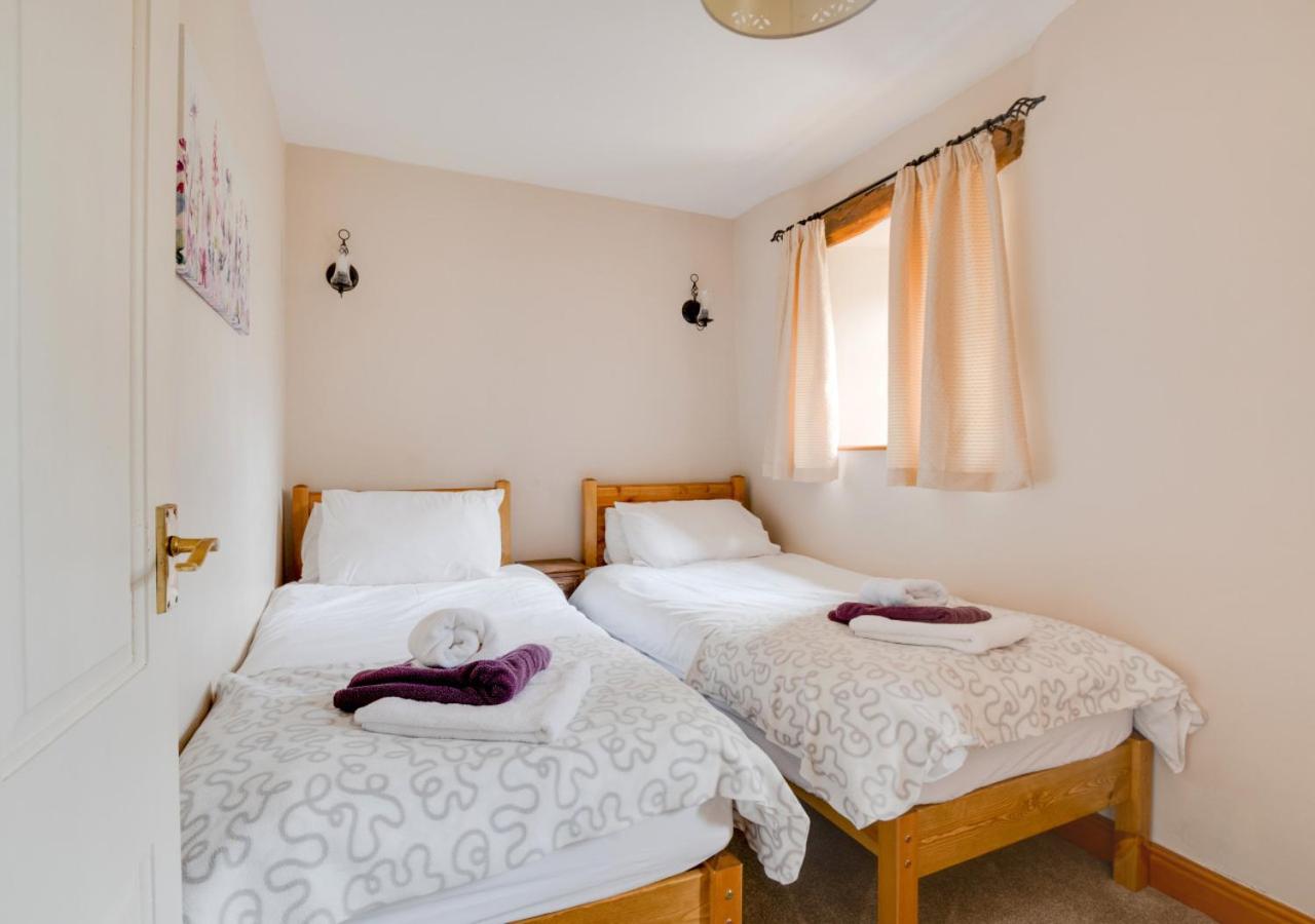 6 Bed in Tosside Near Settle oc-ds101
