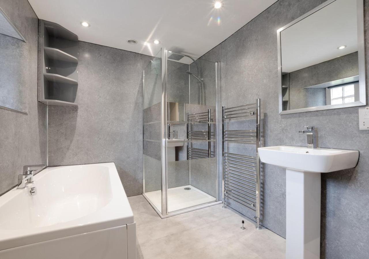 6 Bed in Tosside Near Settle oc-ds101
