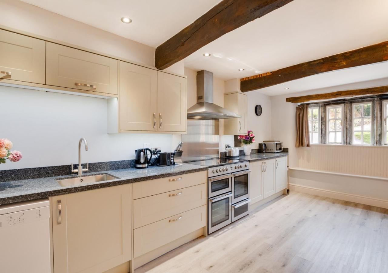 6 Bed in Tosside Near Settle oc-ds101