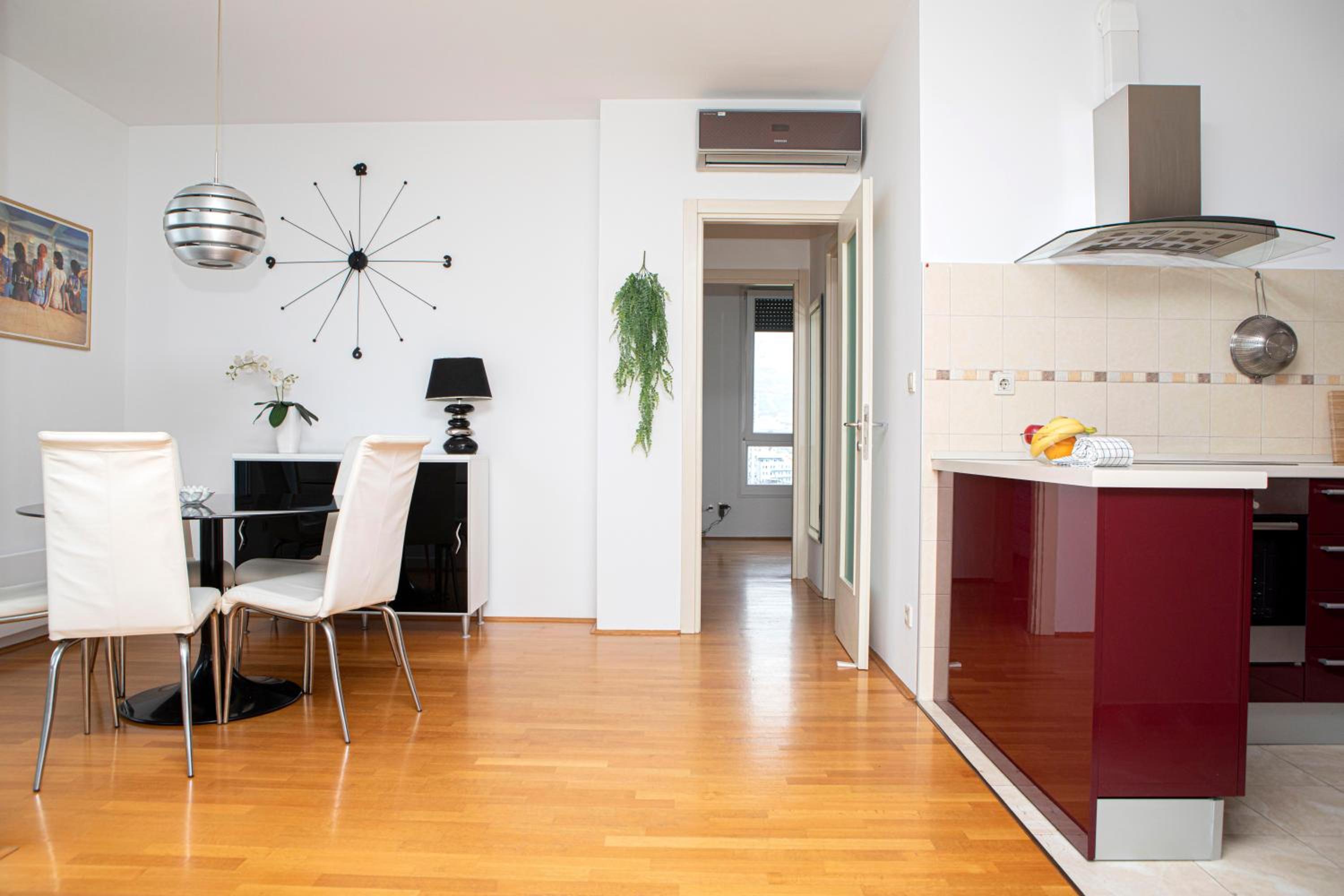City Center Apartment Flash view 4