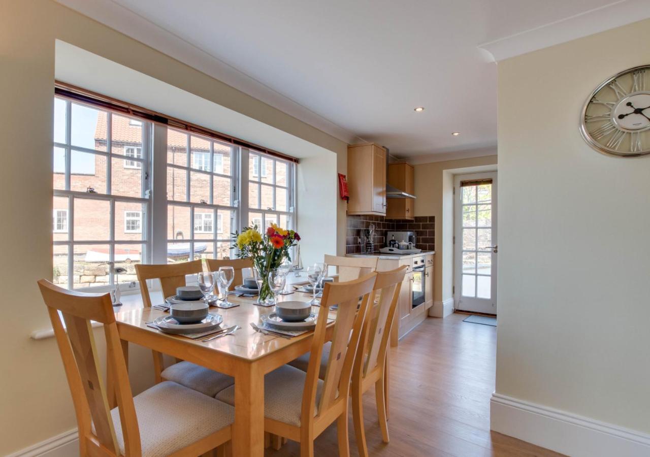 3 Bed in Whitby oc-w1007 view 2