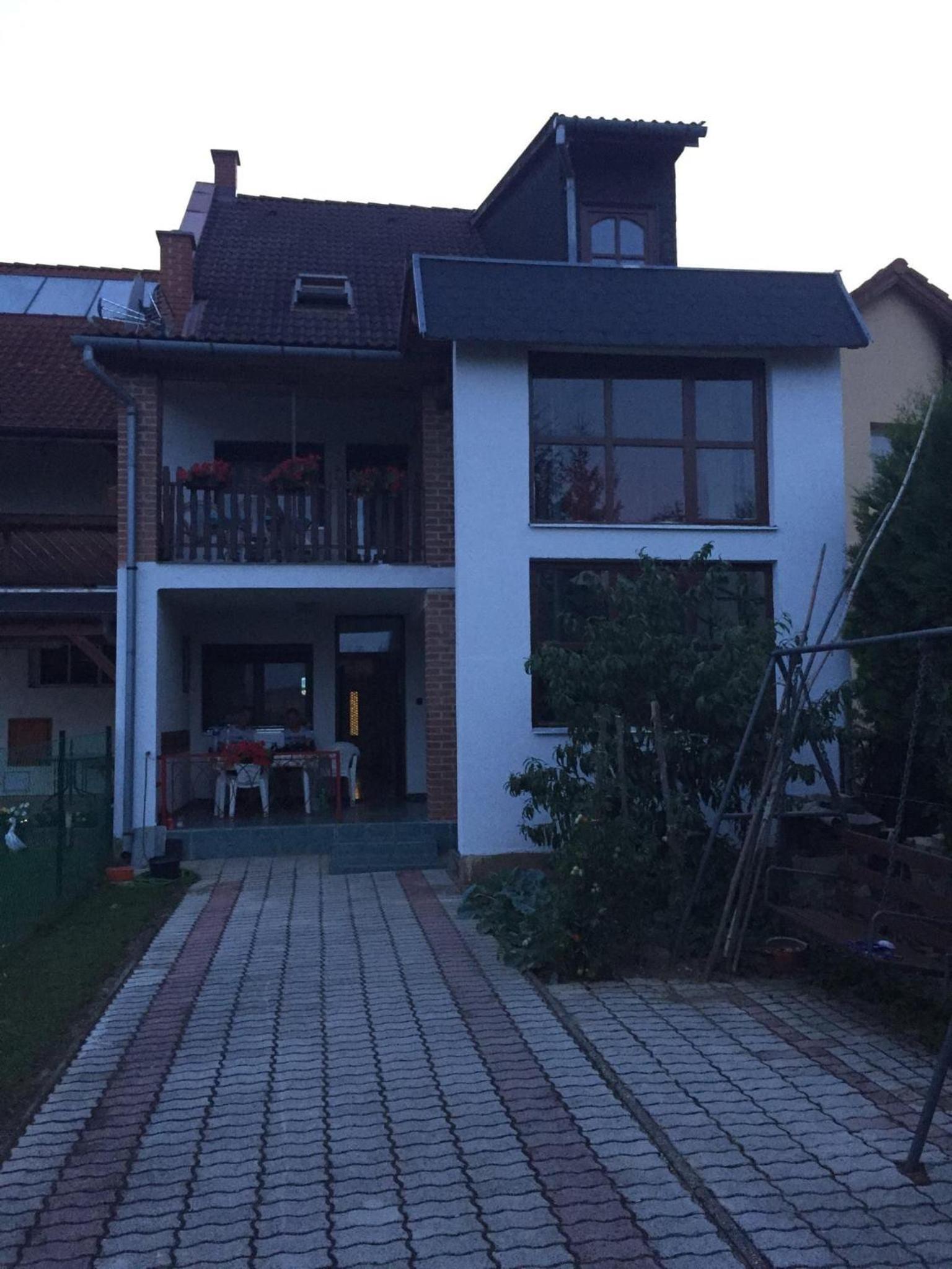 Arnold Apartmanház