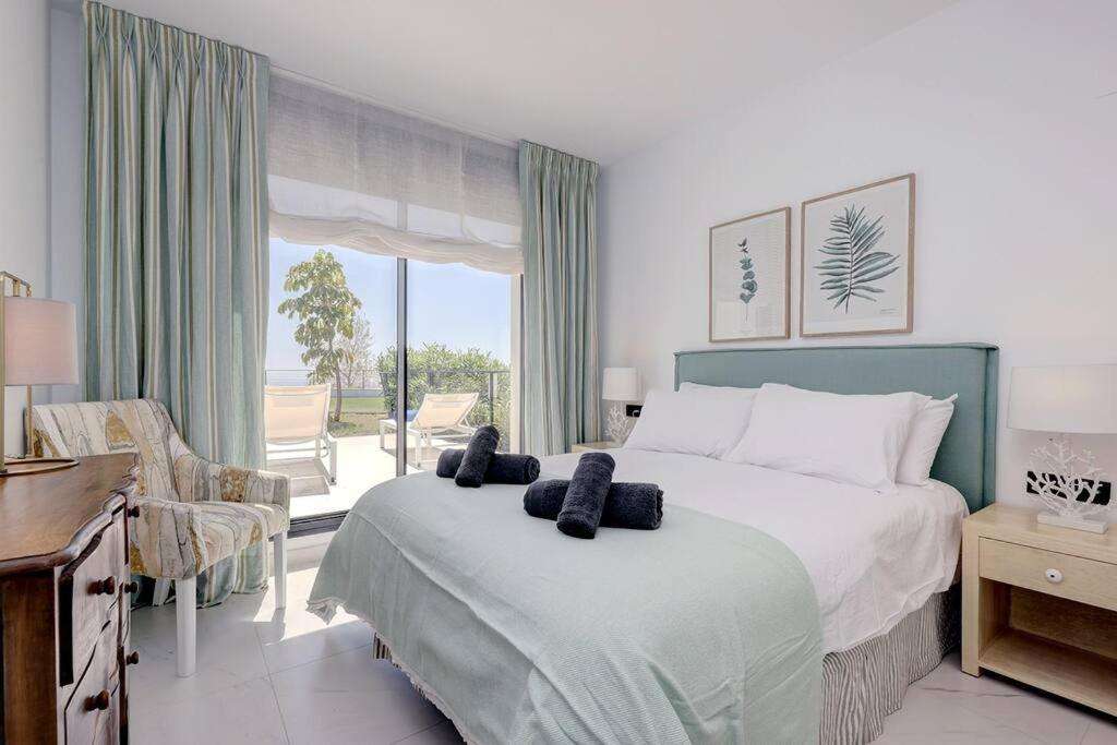 Ground floor 4 Bedroom Apartment @ Estepona Hills! view 4