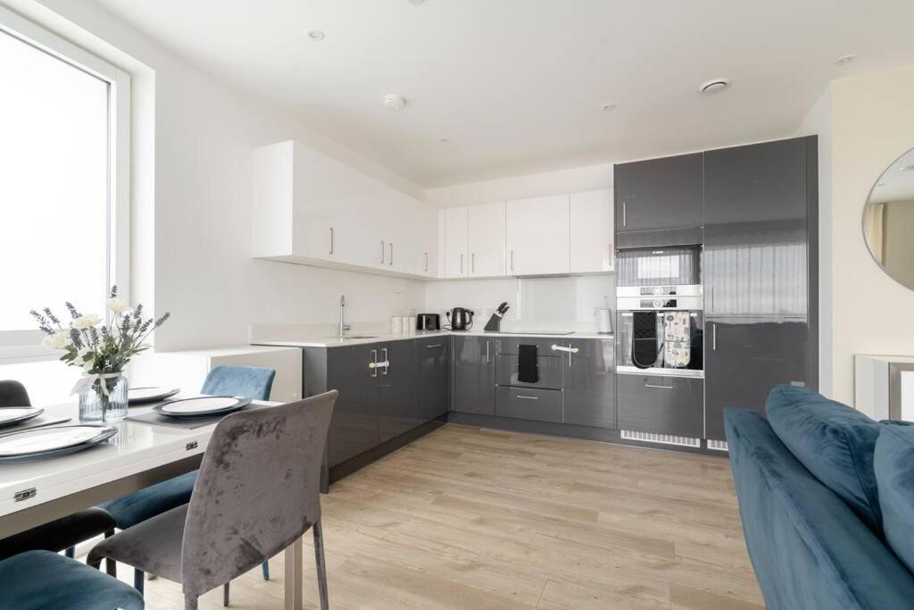 Lovely En-suite Flat with Balcony and Parking.