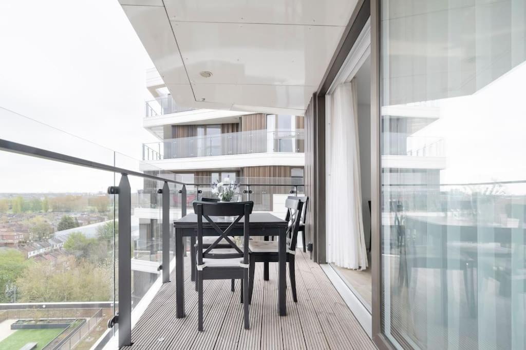 Lovely En-suite Flat with Balcony and Parking.