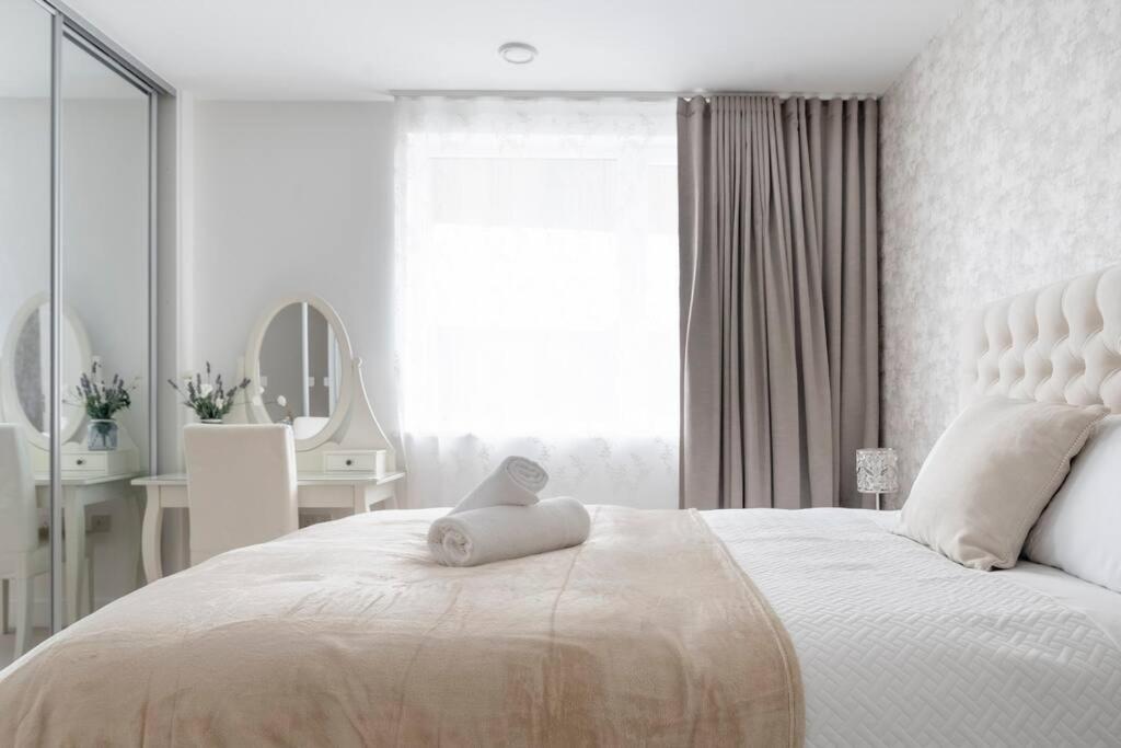 Lovely En-suite Flat with Balcony and Parking.