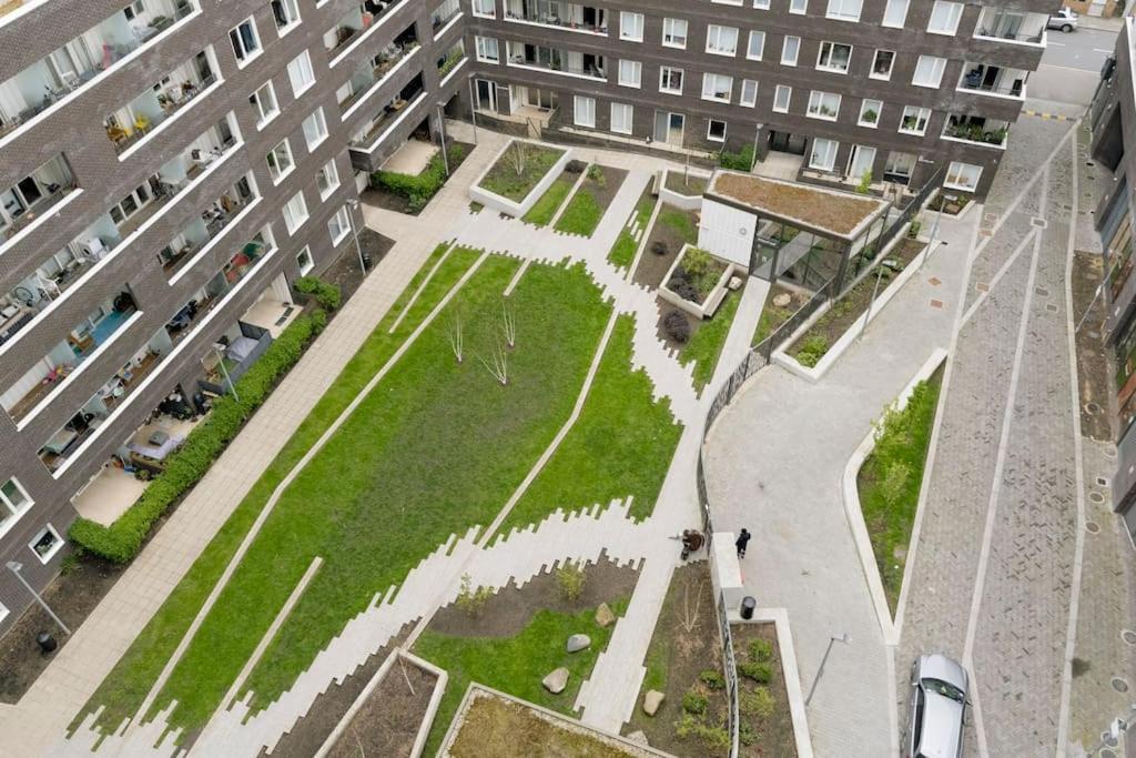 Lovely En-suite Flat with Balcony and Parking.