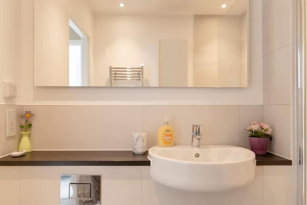 Lovely En-suite Flat with Balcony and Parking.
