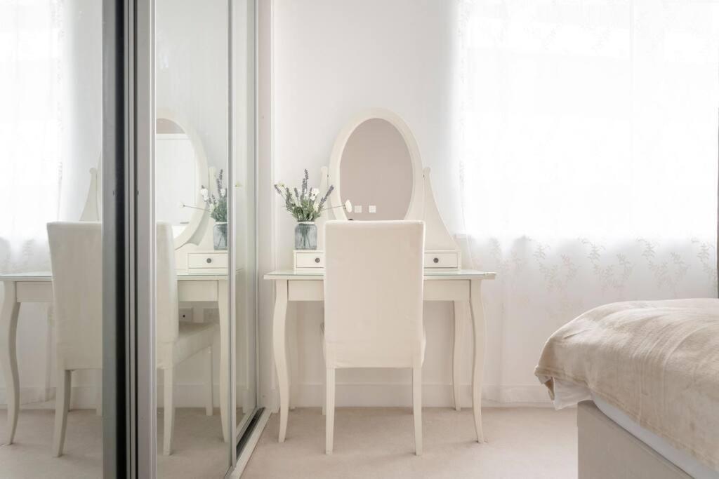 Lovely En-suite Flat with Balcony and Parking.