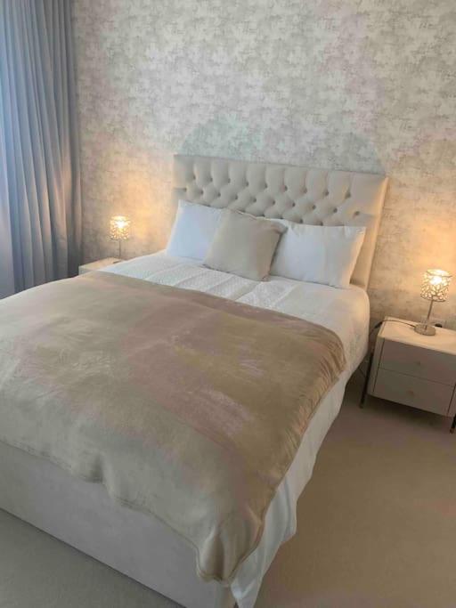 Lovely En-suite Flat with Balcony and Parking.