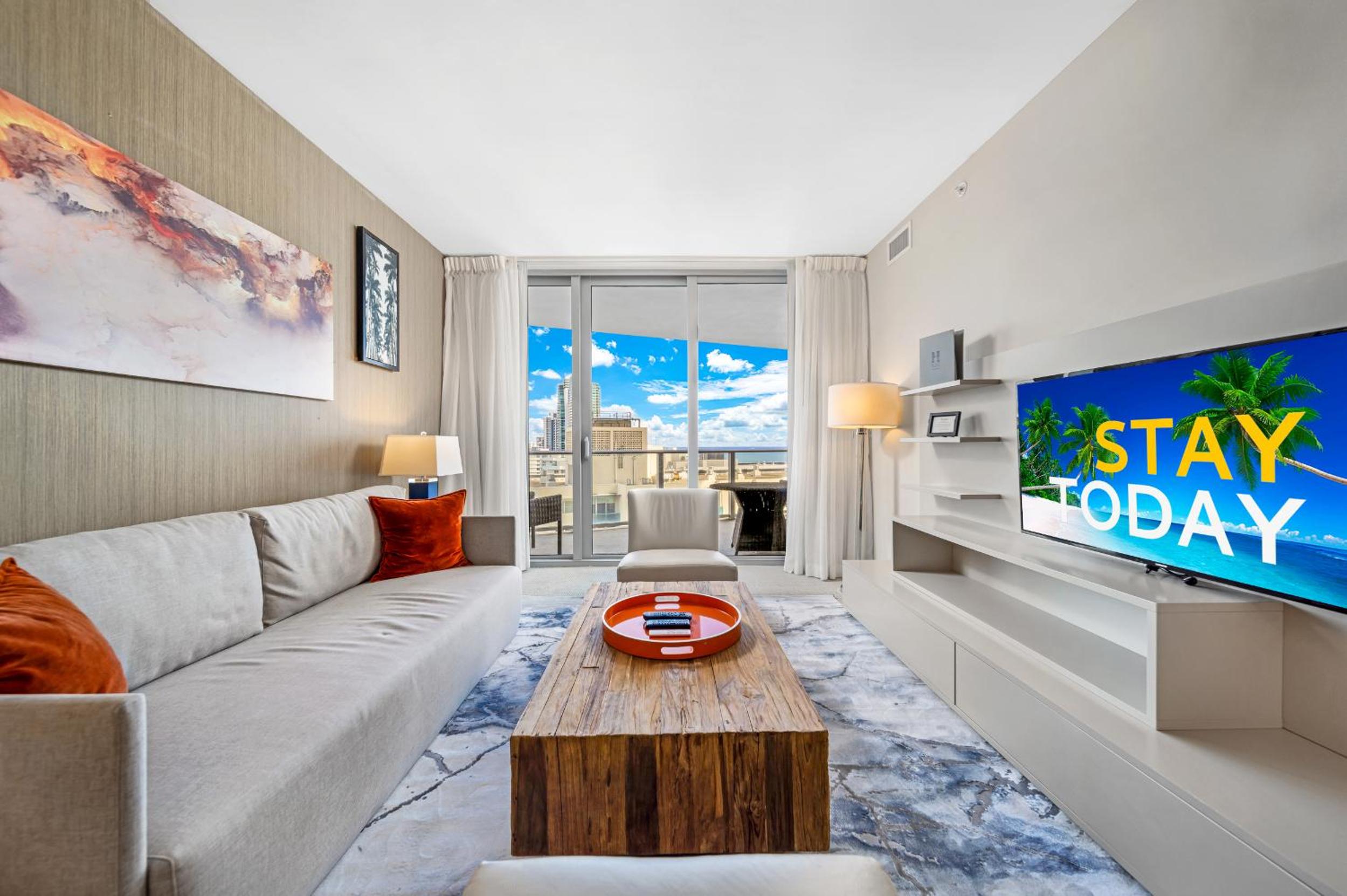 Chic Resort #1410 - AMAZING 1BDR BEACHFRONT CONDO WITH POOL, GYM, VALET PARKING