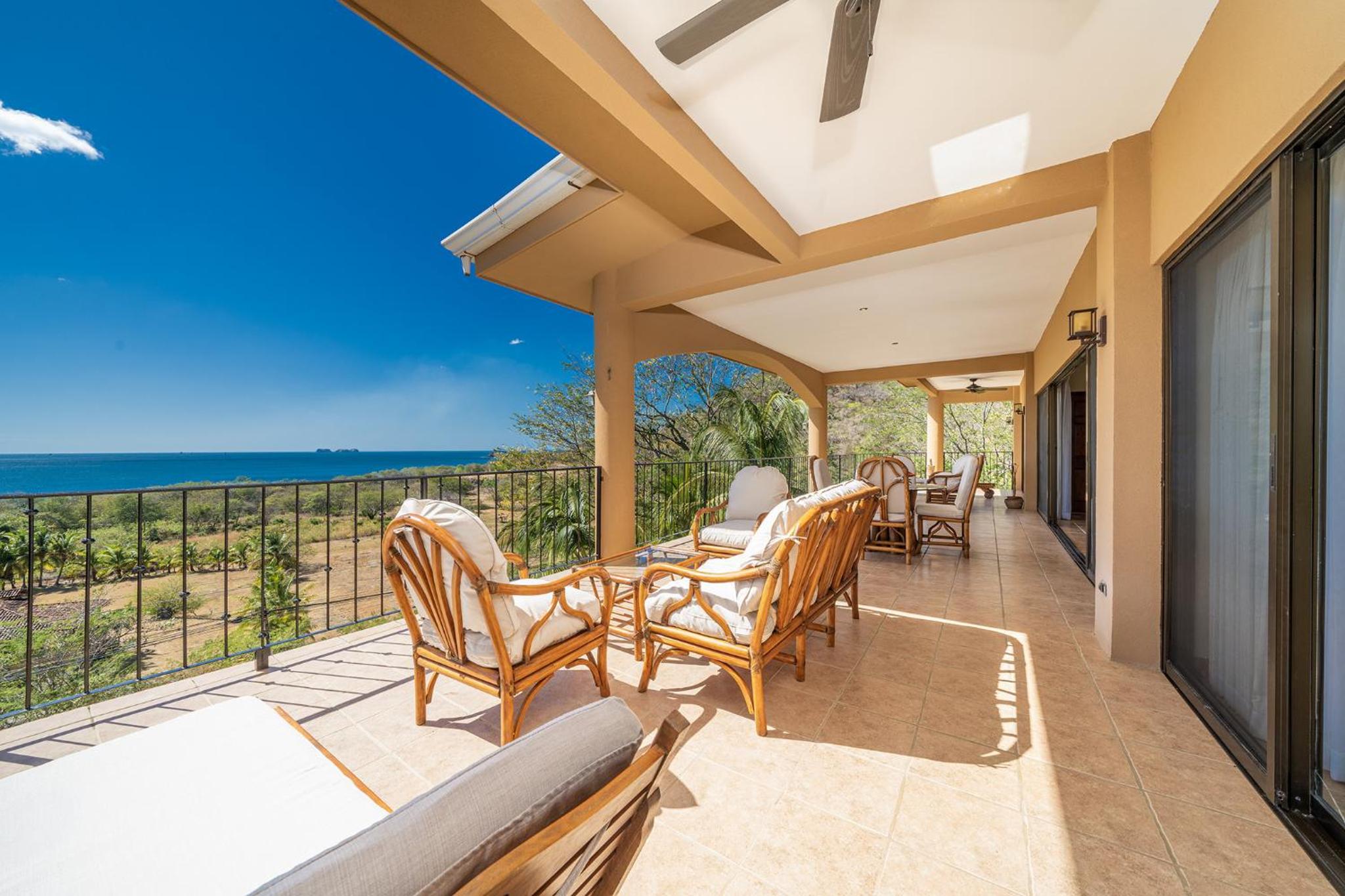 Vida de la Paz 4 - Oceanview Condo, 2BR, just remodeled, Playa Prieta