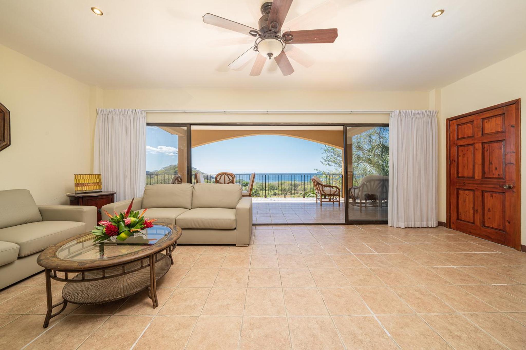Vida de la Paz 4 - Oceanview Condo, 2BR, just remodeled, Playa Prieta