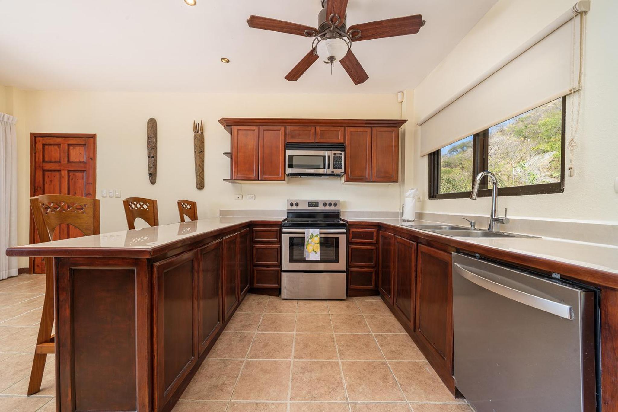Vida de la Paz 4 - Oceanview Condo, 2BR, just remodeled, Playa Prieta