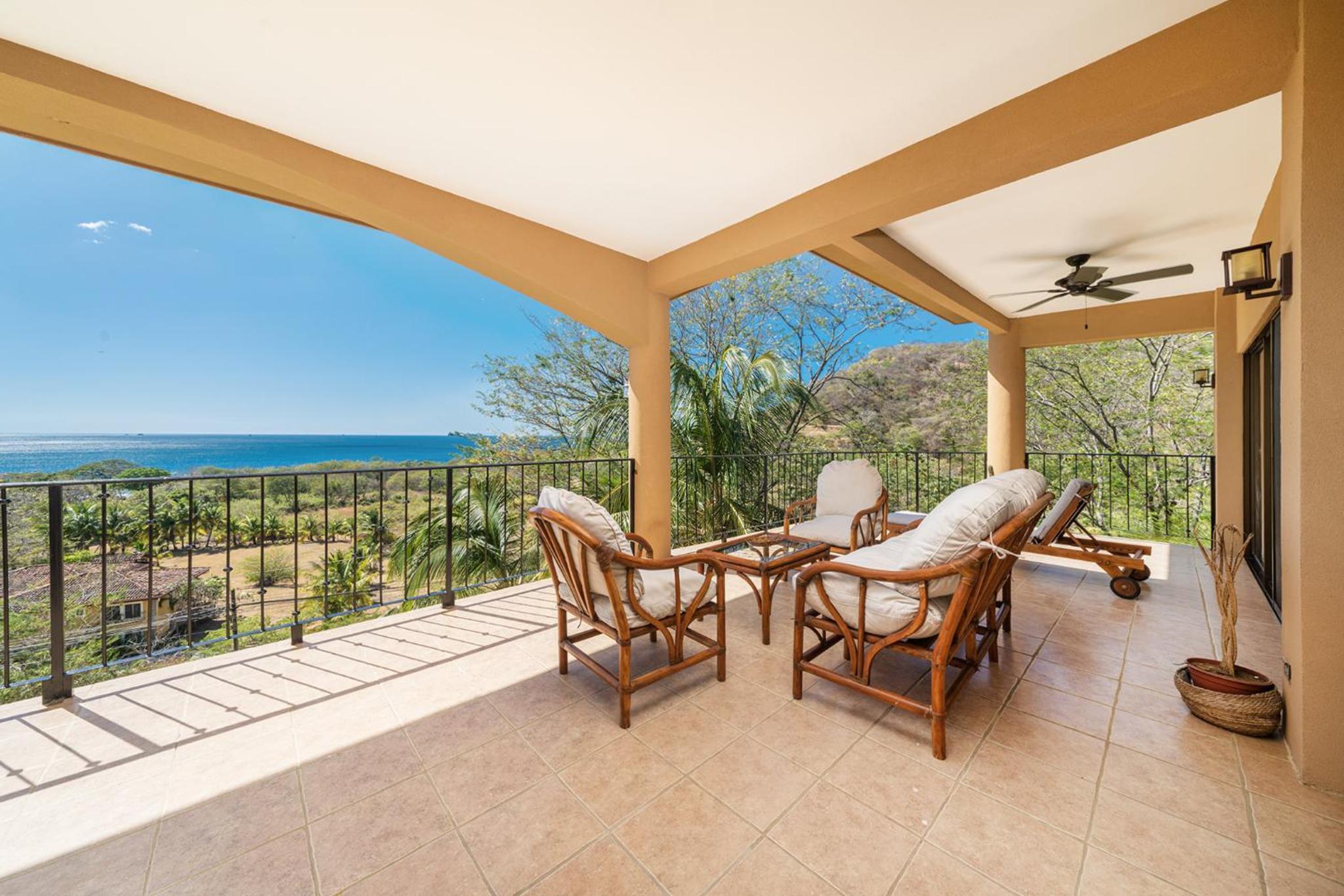 Vida de la Paz 4 - Oceanview Condo, 2BR, just remodeled, Playa Prieta
