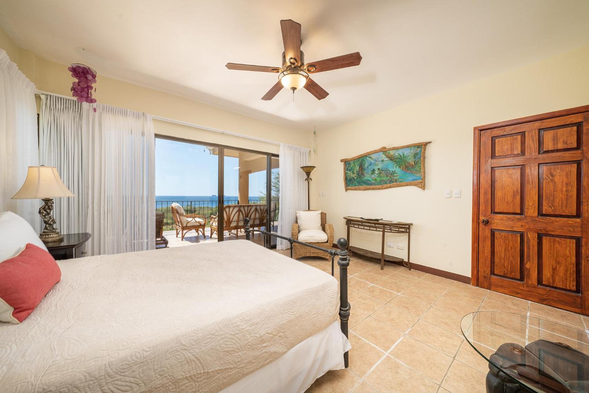 Vida de la Paz 4 - Oceanview Condo, 2BR, just remodeled, Playa Prieta