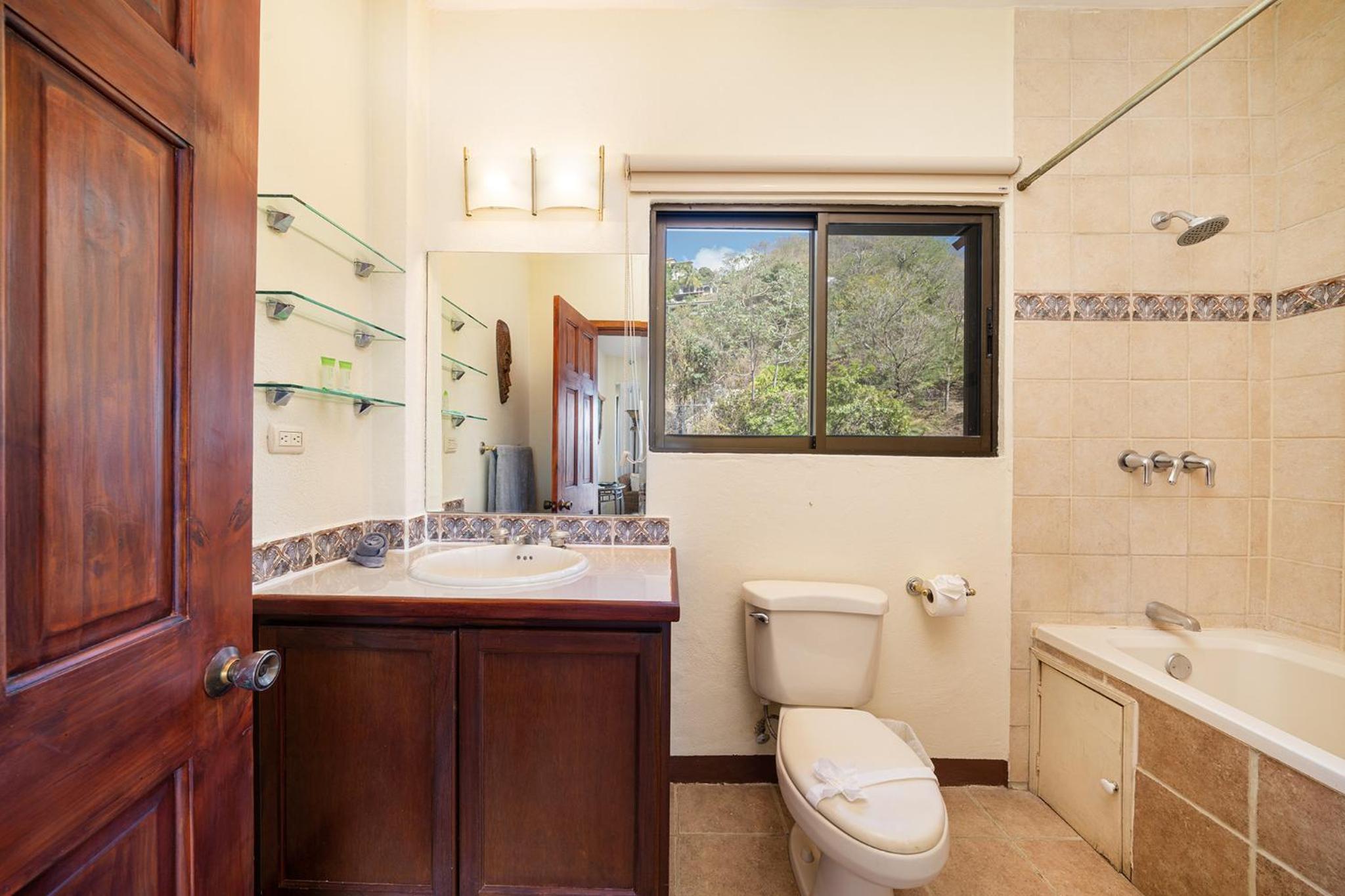 Vida de la Paz 4 - Oceanview Condo, 2BR, just remodeled, Playa Prieta