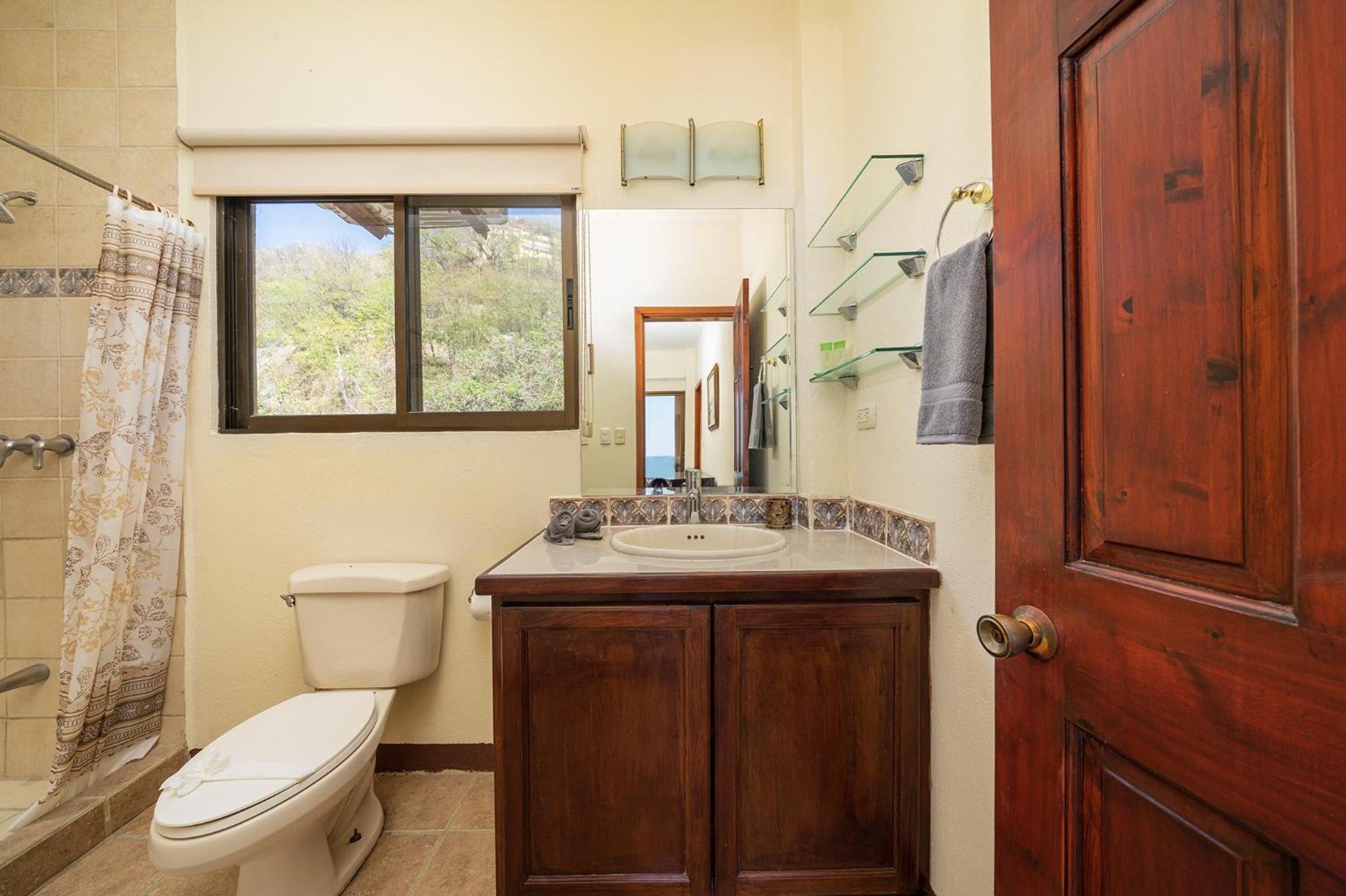 Vida de la Paz 4 - Oceanview Condo, 2BR, just remodeled, Playa Prieta