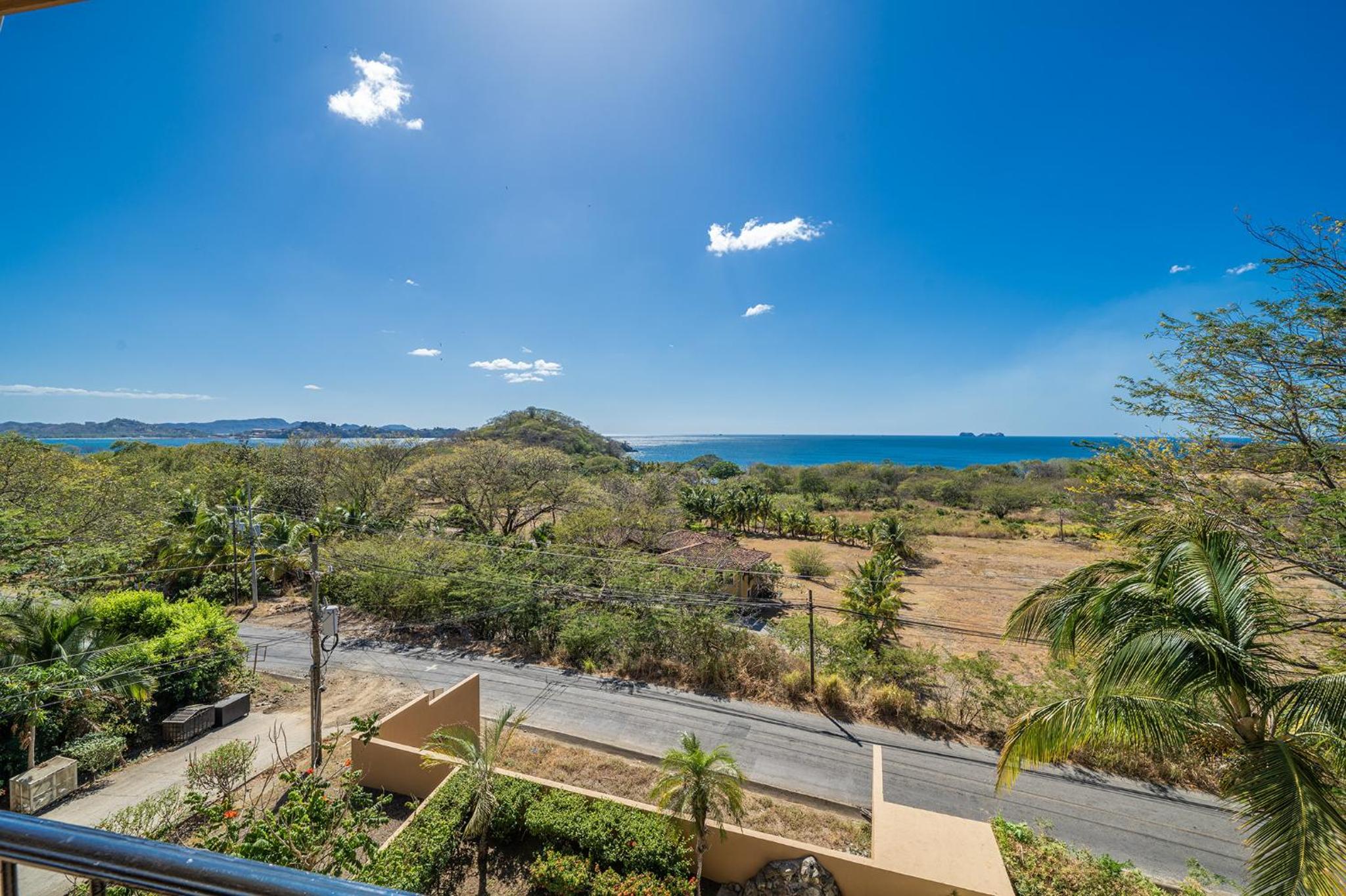 Vida de la Paz 4 - Oceanview Condo, 2BR, just remodeled, Playa Prieta