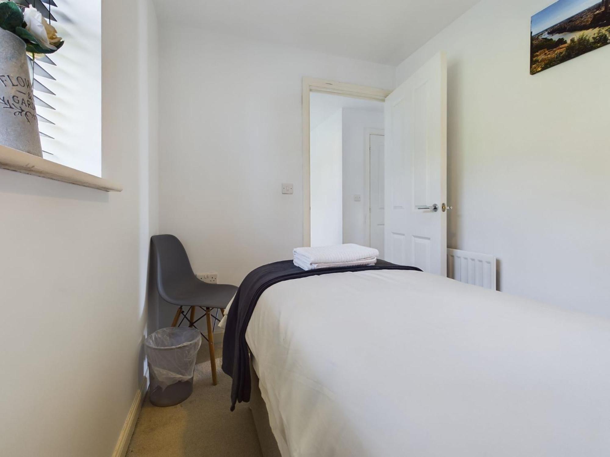 247 Serviced Accommodation in Stafford- 3BR Townhouse view 5