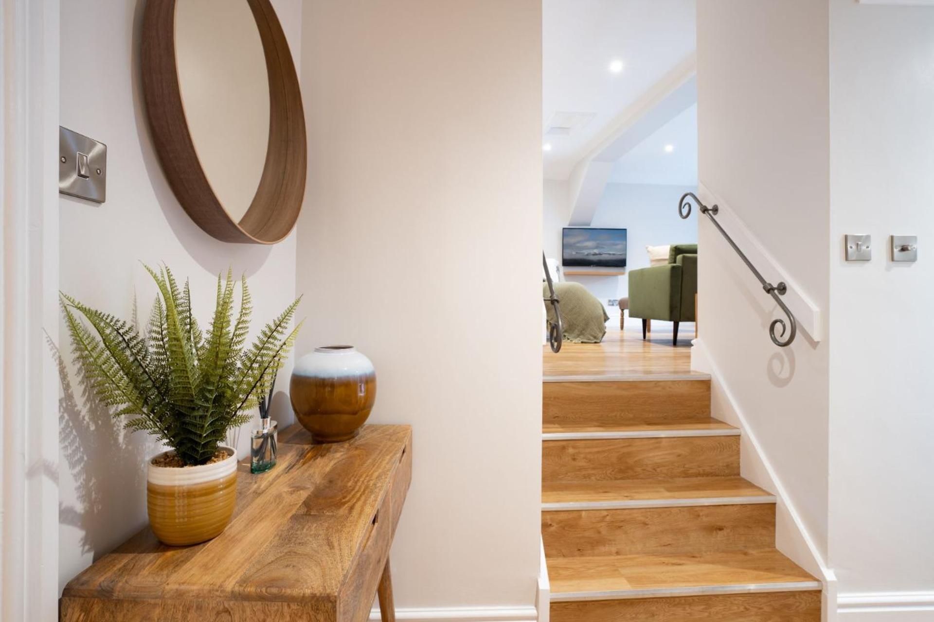 Spacious Property with Waterfall View by LetMeStay view 4