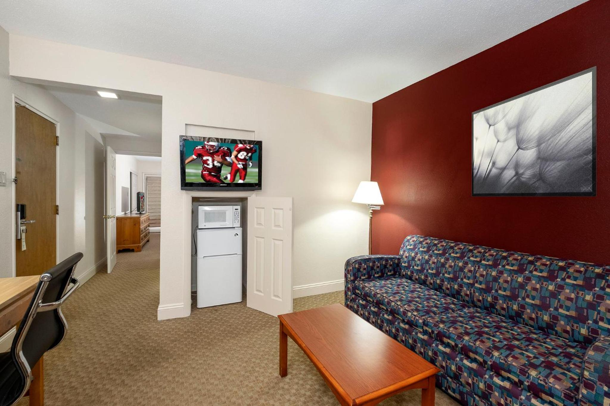 Red Roof Inn & Suites Hazleton