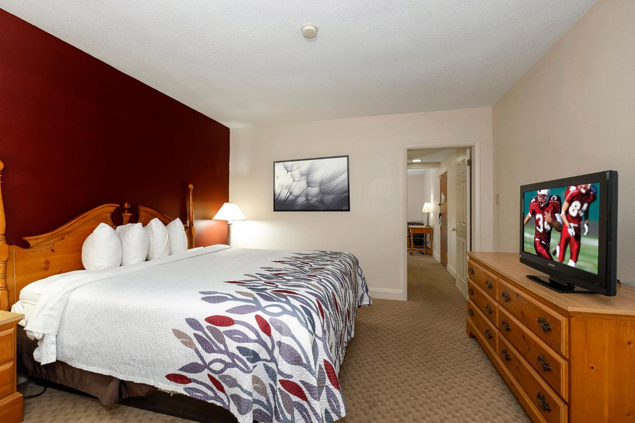 Red Roof Inn & Suites Hazleton