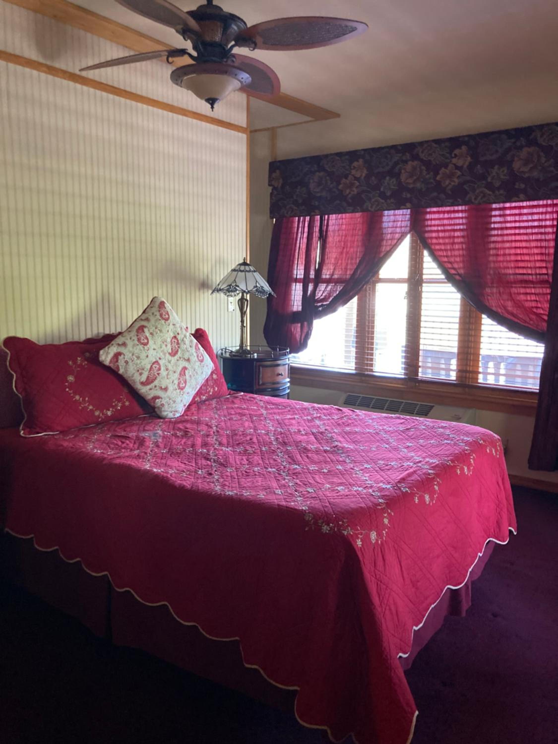 All Seasons Inn