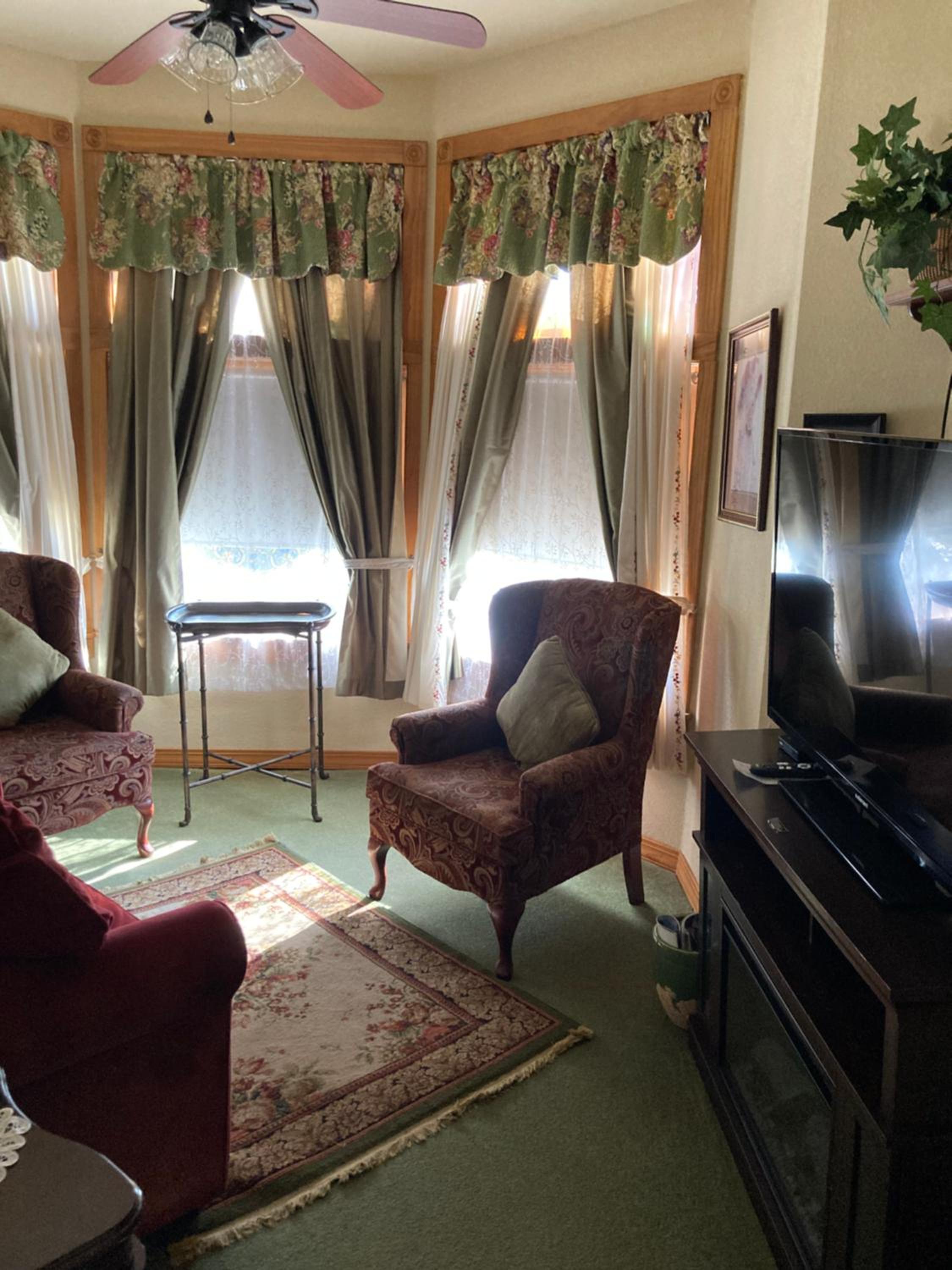 All Seasons Inn