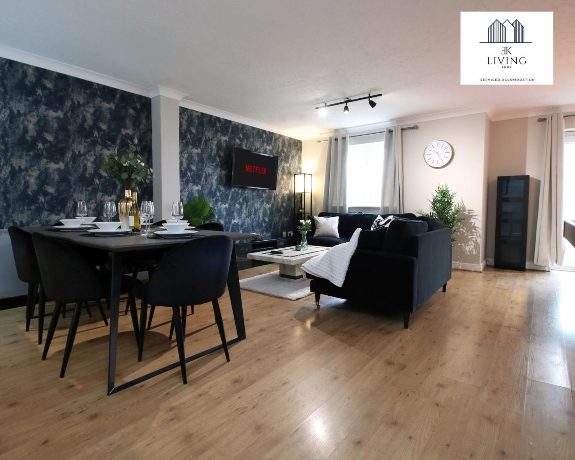 Spacious 3 Bedroom Duplex Apartment On Cardiff Bay - Free Private Parking - By EKLIVING LUXE view 5
