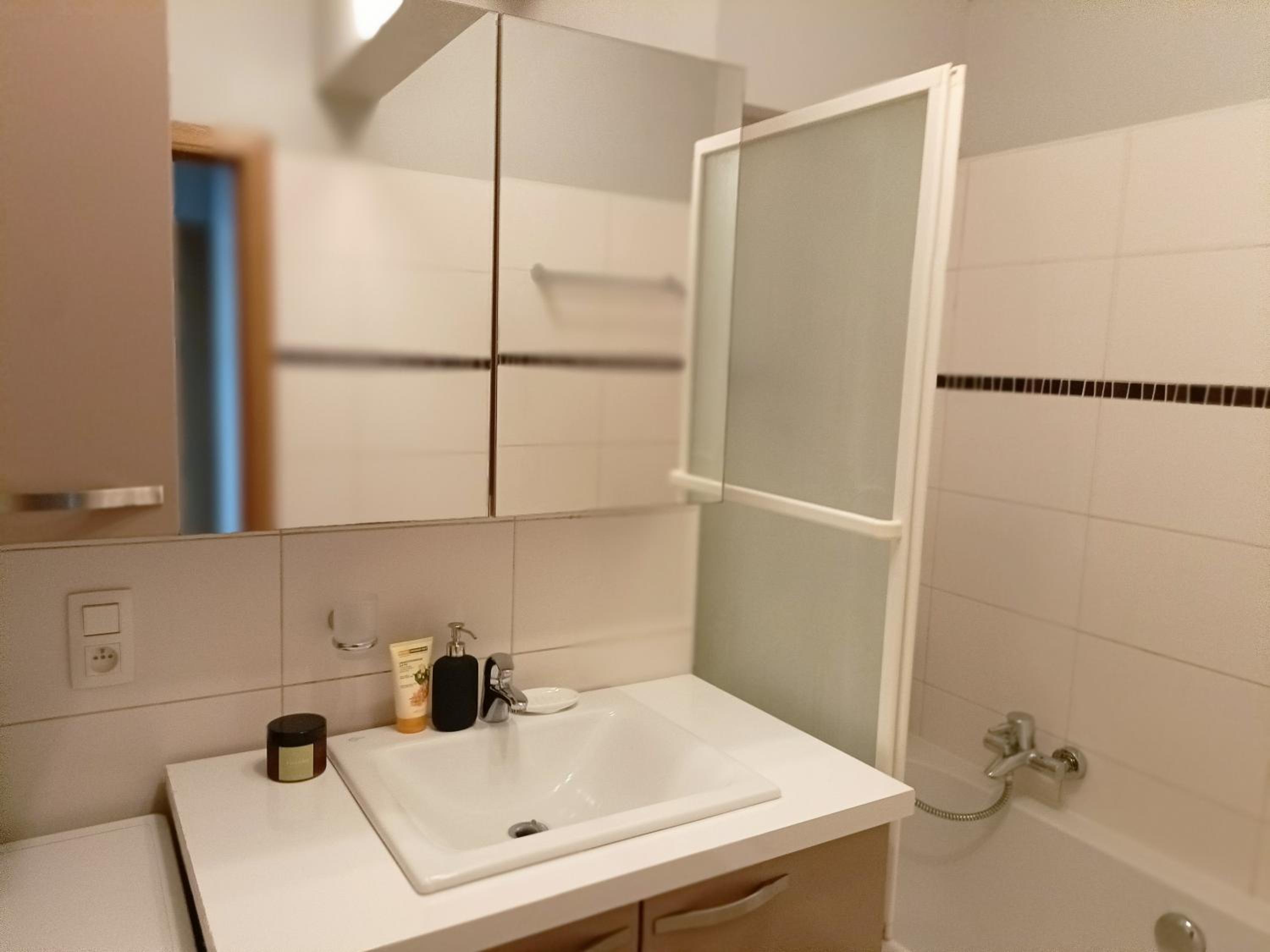 Cozy 2 bedroom apartment - metro Montgomery