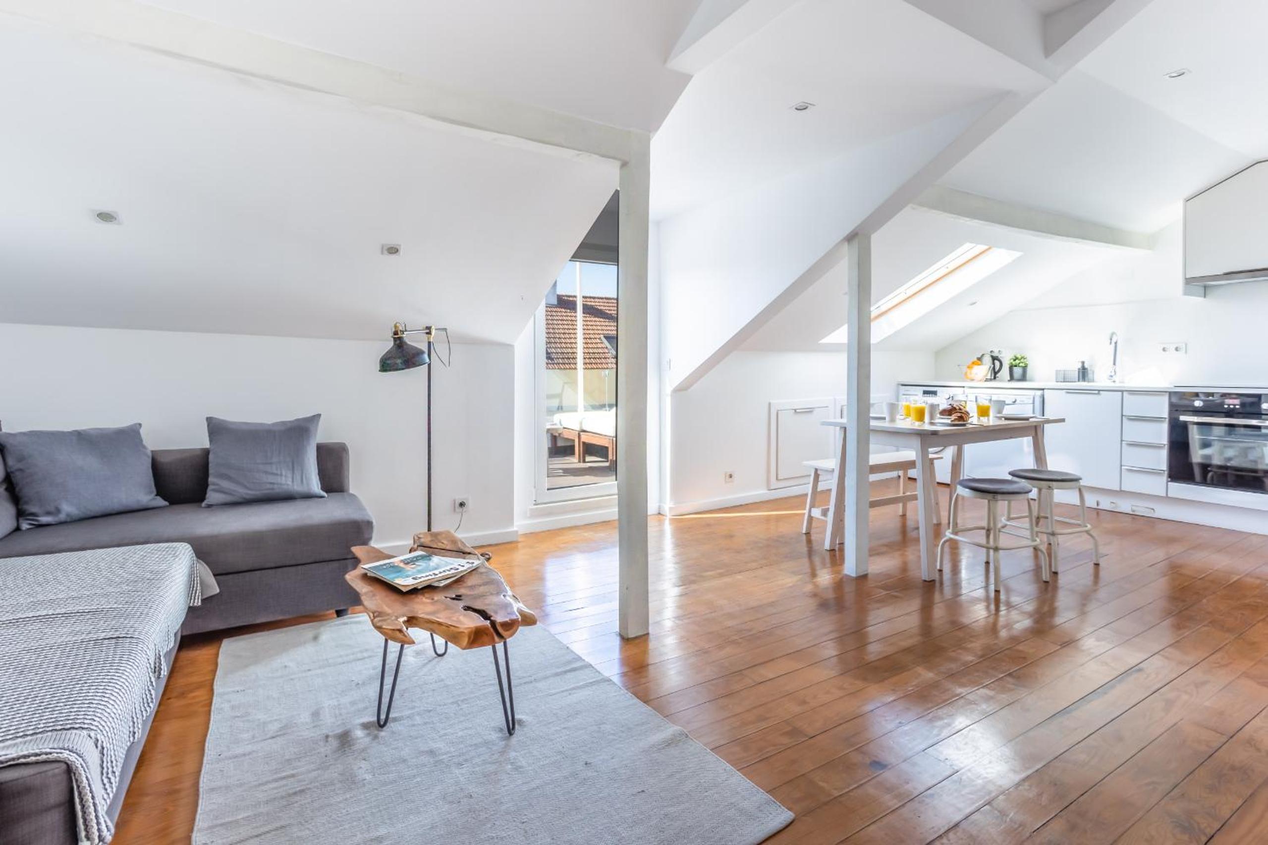 Alcântara Sunny Terrace Apt by Lisbeyond view 3